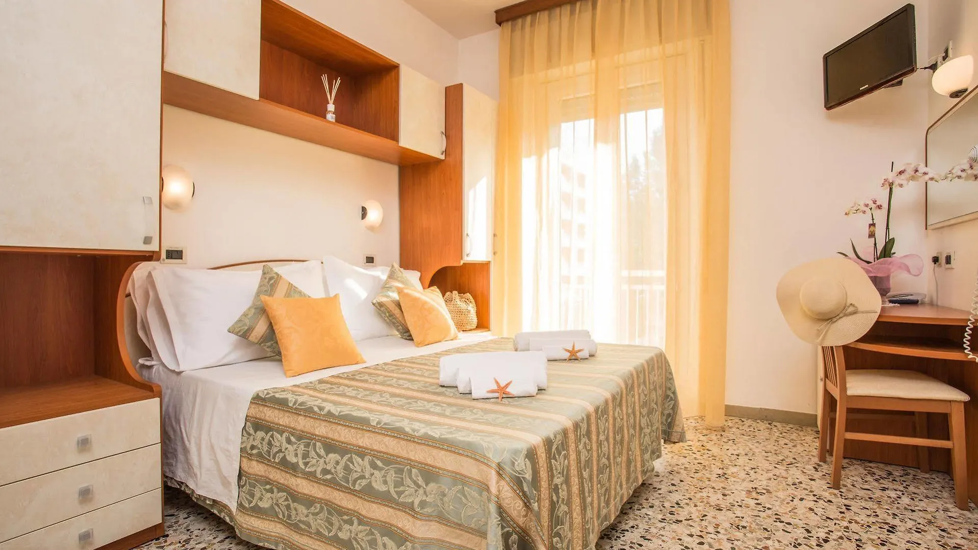 Hotel Oregon Римини