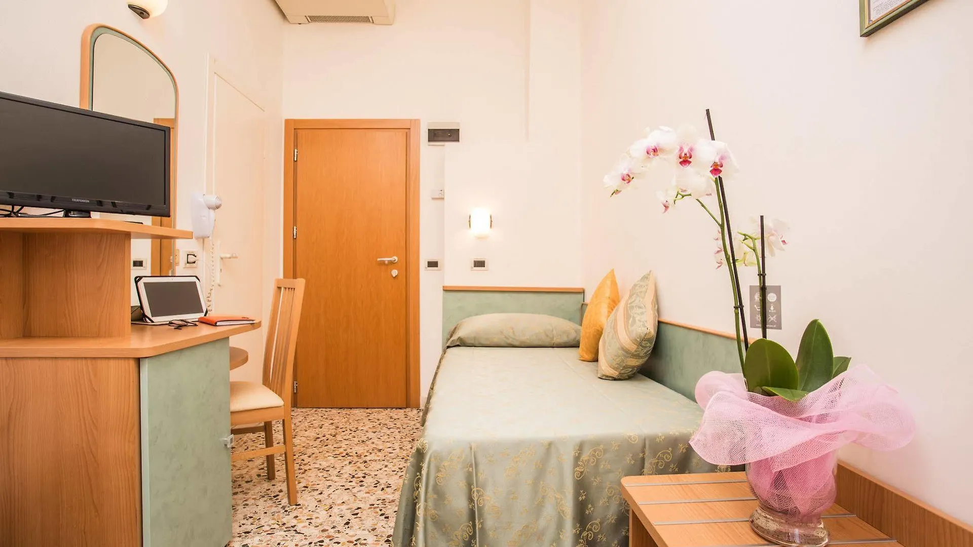 Hotel Oregon Римини Италия